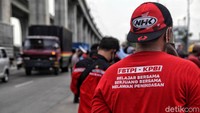 Selain di Jakarta, aksi menolak UU Omnibus Law Cipta Kerja ini juga berlangsung di sejumlah wilayah di Indonesia.