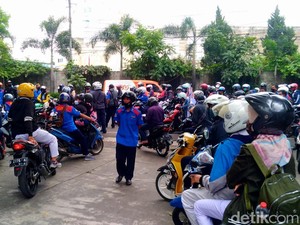 Tolak Omnibus Law, Buruh Cimahi Gedor Pabrik dan Turun ke Jalan