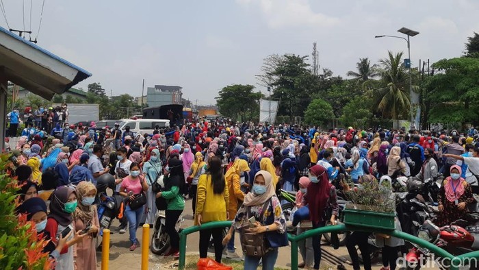 Buruh di Serang Tolak Omnibus Law