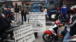Buruh Tolak Omnibus Law Kuasai Jalan Gatot Subroto Tangerang