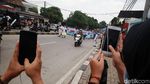 Buruh Tolak Omnibus Law Kuasai Jalan Gatot Subroto Tangerang