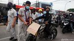 Buruh Tolak Omnibus Law Kuasai Jalan Gatot Subroto Tangerang