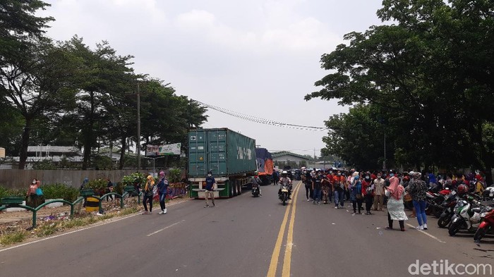 Demo buruh di Serang.