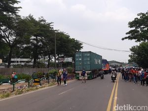 Demo Buruh Tolak Omnibus Law Bubar, Jalan Serang-Jakarta Kembali Dibuka