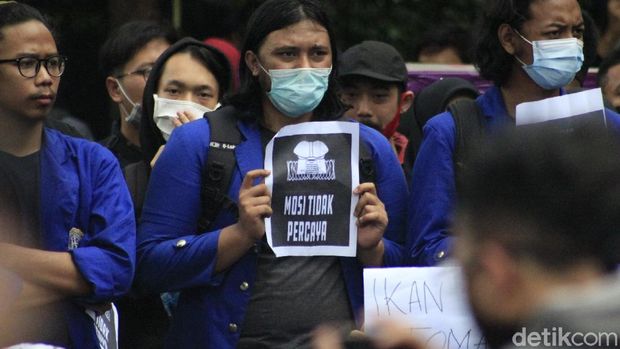 Student demonstrations in Bandung rejected the bus law