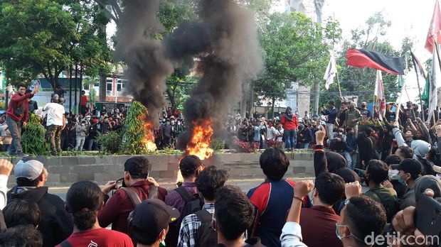 Demo omnibus law di Serang Banten