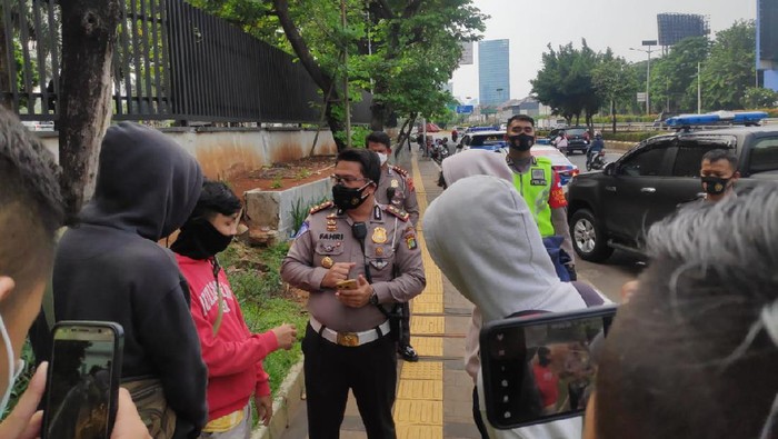 Diduga Hendak Demo, 4 Pemuda Diamankan di Sekitar Gedung DPR