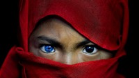 Ditra anak perempuan dari Suku Buton yang memiliki mata berwarna biru. (Korchnoi Pasaribu)