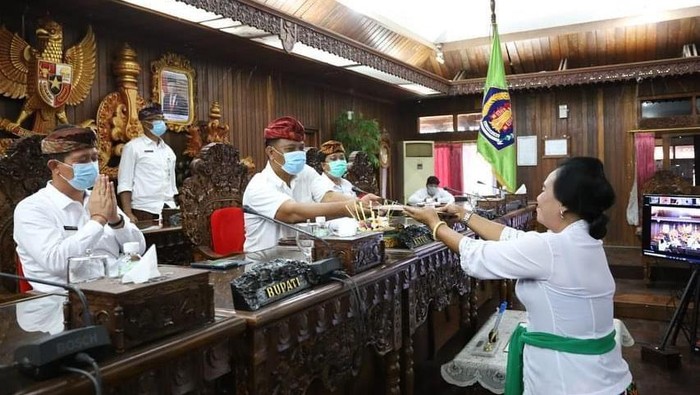 DPRD Klungkung Terbitkan Perda untuk Kesejahteraan BPD DPRD Klungkung menyetujui perubahan ranperda (rancangan peraturan daerah) tentang Badan Permusyawaratan Desa (BPD) menjadi perda (peraturan daerah) demi kesejahteraan bersama.