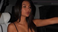 Selebgram dan model berusia 24 tahun itu juga memiliki tubuh seksi yang membuat pria jatuh hati. Dok. Instagram/eri.carl