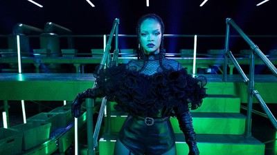 Foto: Fashion Show Lingerie Rihanna yang Dikecam karena Pakai Hadis