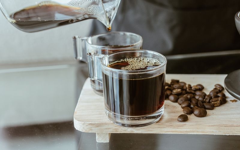 Konseptual cara membuat kopi tetes sendiri.