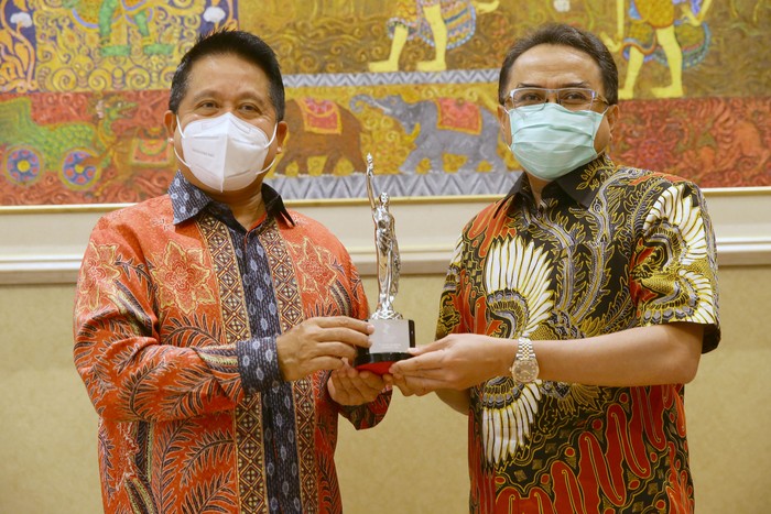 Ini Jawara Perusahaan Terbaik untuk Bekerja Bank Mandiri berhasil mengantongi penghargaan Best Company to Work For dari HR Asia. Bank Mandiri dianggap sebagai salah satu perusahaan terbaik untuk bekerja.