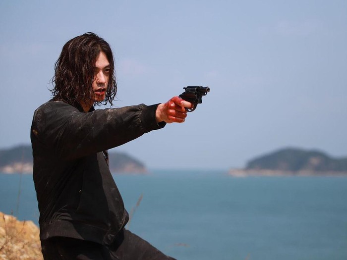 Jadi Psikopat di Flower of Evil, Ini Gaya Santai Kim Ji Hoon Saat Ngopi