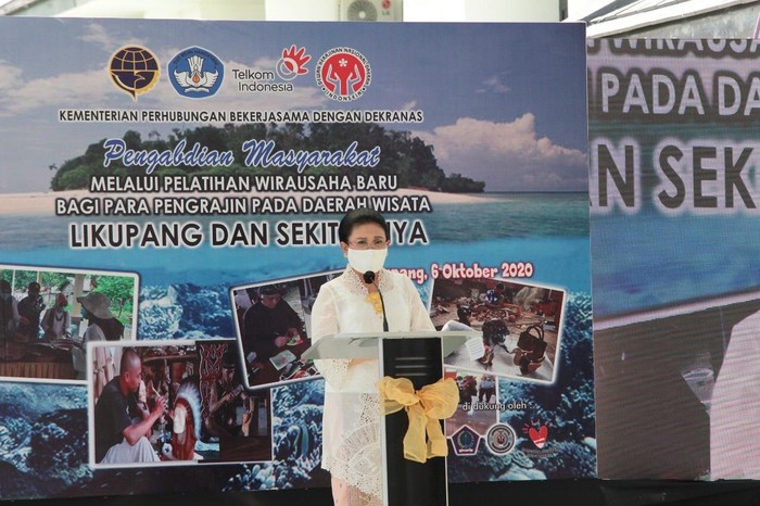 Kementerian Perhubungan bekerja sama dengan Dewan Kerajinan Nasional (Dekranas) menyelenggarakan kegiatan pengabdian kepada masyarakat melalui Pelatihan Wirausaha Baru bagi Pengrajin