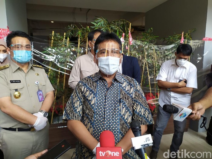 Ketum Perhimpunan Hotel dan Restoran Indonesia (PHRI) Hariyadi Sukamdani (tengah) (Luqman Nurhadi Arunanta/detikcom)