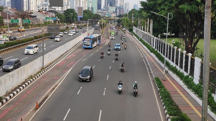 Lalu lintas di sekitar Gedung DPR sore ini lancar