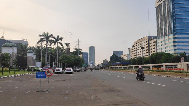 Lalu lintas di sekitar Gedung DPR sore ini lancar