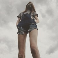 Sejak kecil ternyata Maci  Currin sudah lahir dengan tubuh lebih tinggi daripada kebanyakan bayi yakni 19 inci atau sekitar 48 cm. Ia pun selalu tumbuh menjadi anak yang lebih tinggi dan sudah mencapai 170 cm di usia sembilan tahun.    Foto: Instagram @_maci.currin_