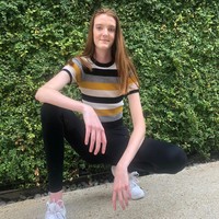 Kebanyakan orang bertubuh sangat tinggi terutama wanita sering merasa tidak nyaman atau tidak percaya diri dengan keebihan mereka. Namun Maci yang masih tergolong masih remaja ini malah merasa percaya diri dan bisa menerimanya. Foto: Instagram @_maci.currin_