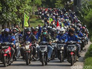 Tolak UU Ciptaker Berlanjut, Buruh Konvoi di Berbagai Daerah