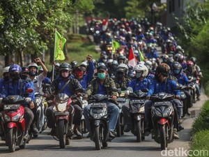Tolak UU Ciptaker Berlanjut, Buruh Konvoi di Berbagai Daerah