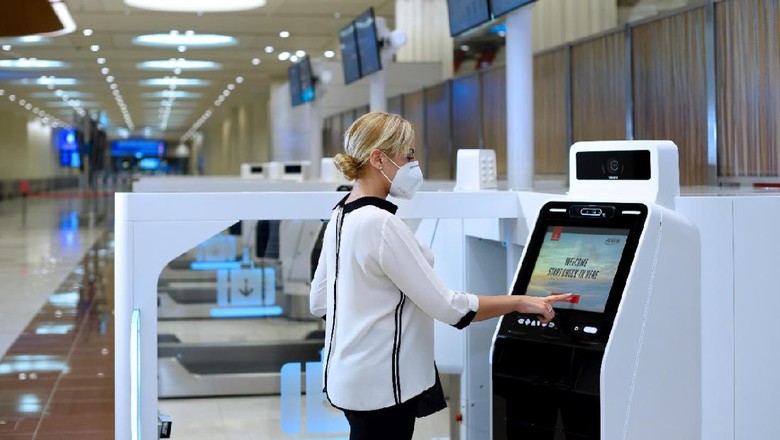 Mesin kios check-in Emirates Mesin kios check-in Emirates