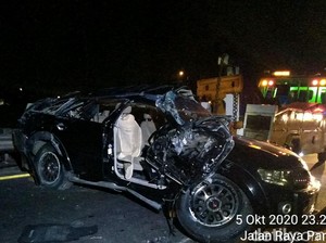 SUV Terguling di Tol Sidoarjo, Satu Tewas dan Satu Orang Luka