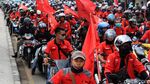 Momen Buruh Tutup Jalan Rancaekek-Cileunyi untuk Tolak Omnibus Law