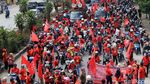 Momen Buruh Tutup Jalan Rancaekek-Cileunyi untuk Tolak Omnibus Law