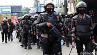 Aksi tersebut mendapat penjagaan dari petugas kepolisian.