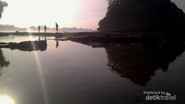 Pantai Jelangkung di Malang Pantai Jelangkung di Malang