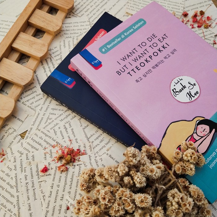 Penulis Korea Baek Se Hee yang menulis buku I Want to Die But I Want to Eat Tteokpokki