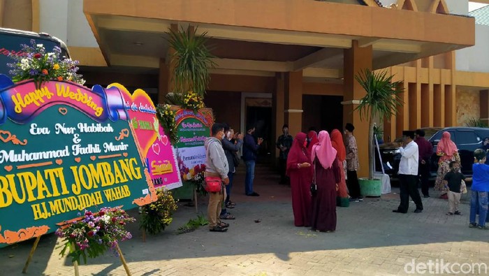 Pernikahan Putri Kepala Kemenag Jombang Diwarnai Kerumunan Tamu Undangan di tengah pandemi