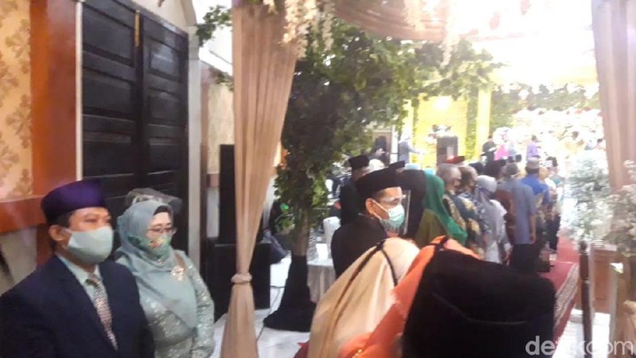 Pernikahan Putri Kepala Kemenag Jombang Diwarnai Kerumunan Tamu Undangan di tengah pandemi