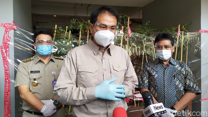 Pimpinan DPR Azis Syamsuddin dan Wagub DKI Jakarta Ahmad Riza Patria (Luqman Nurhadi Arunanta/detikcom).