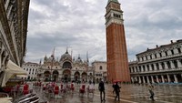 Untuk mencegah banjir di Venesia terjadi, masih banyak proyek lainnya yang rencananya akan selesai pada Desember 2021. Di antaranya meninggikan trotoar dan memasang tembok pertahanan  permanen.
