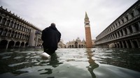 Venesia selalu dilanda banjir setiap tahunnya. Biasanya terjadi pada antara bulan Oktober dan Maret. Venesia selalu dilanda banjir setiap tahunnya. Biasanya terjadi pada antara bulan Oktober dan Maret.