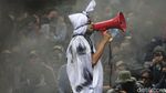 Pocong Ikutan Tolak Omnibus Law