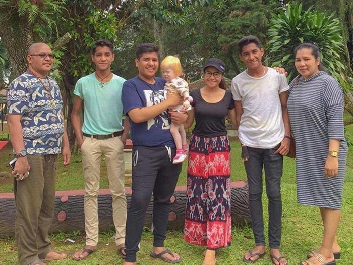 Potret Claudia Felixia Bate dan keluarga Potret Claudia Felixia Bate dan keluarga