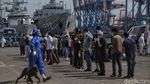 Foto Evakuasi 99 ABK Kapal MV Costa Mediterania