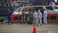 Kepala Imigrasi Pelabuhan Tanjung Priok, Edisong, menyebut agensi dari para WNA tersebut berasal dari Port Agen Benlay Agencies.  