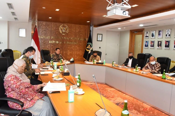 Rapat Gabungan Pimpinan MPR RI dengan Pimpinan Fraksi dan Kelompok DPD, di Ruang Rapat Pimpinan MPR RI,