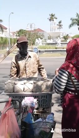 Kisah Sovi, Remaja 13 Tahun yang Jualan Nasi Bungkus untuk Bantu Ibunya