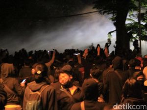 Teka-teki Biang Kerok Kericuhan Demo Omnibus Law di Gedung DPRD Jabar