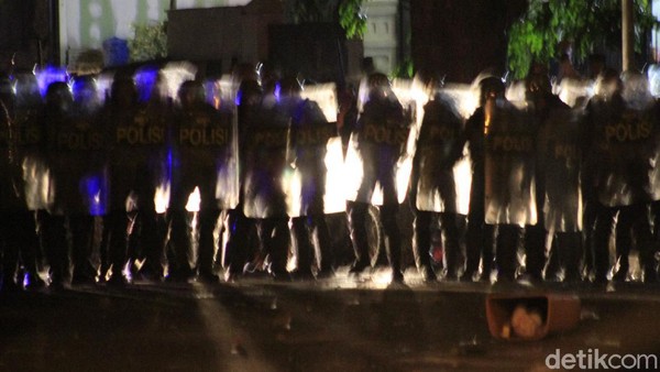 Melihat Lagi Demo Tolak Omnibus Law UU Cipta Kerja yang Berakhir Ricuh