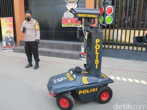Polisi Bojonegoro Luncurkan Robot Pendeteksi Masyarakat Tak Bermasker