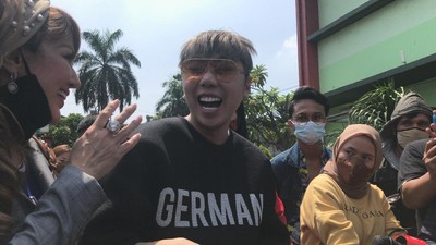Senyum Semringah Roy Kiyoshi saat Bebas