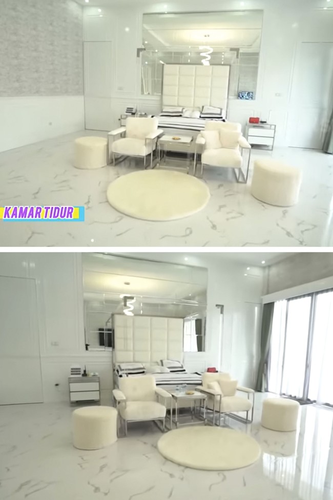 Beranjak ke lantai dua, terdapat kamar utama yang sangat luas. Kamar serba putih ini sengaja dibuat luas agar Kartika, suami dan keempat anak mereka bisa leluasa kumpul. Foto: Tangkapan layar YouTube/ Trans7 Official