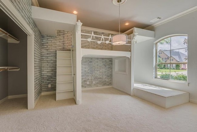 Jika berminat, saat ini rumah unik yang satu ini tengah dipasarkan dengan harga US$ 1,27 juta atau sekitar Rp 18,7 miliar. Foto: dok. Zillow